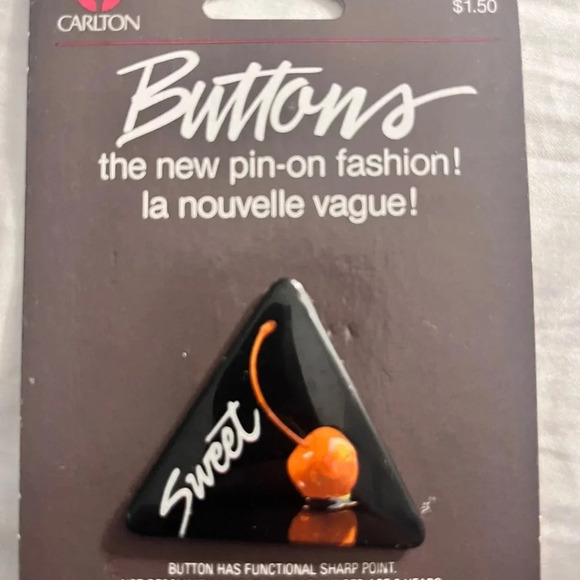 8 Vintage Carlton Buttons/Pins - Picture 2 of 10